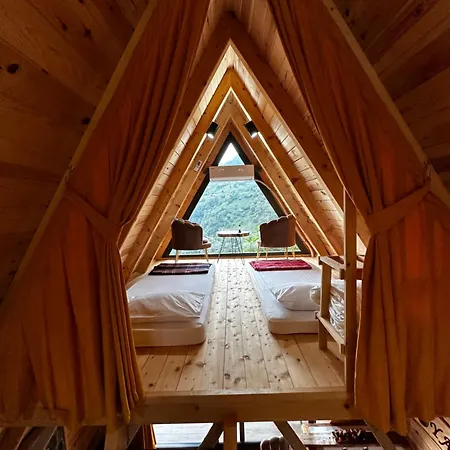 Voya Lodge